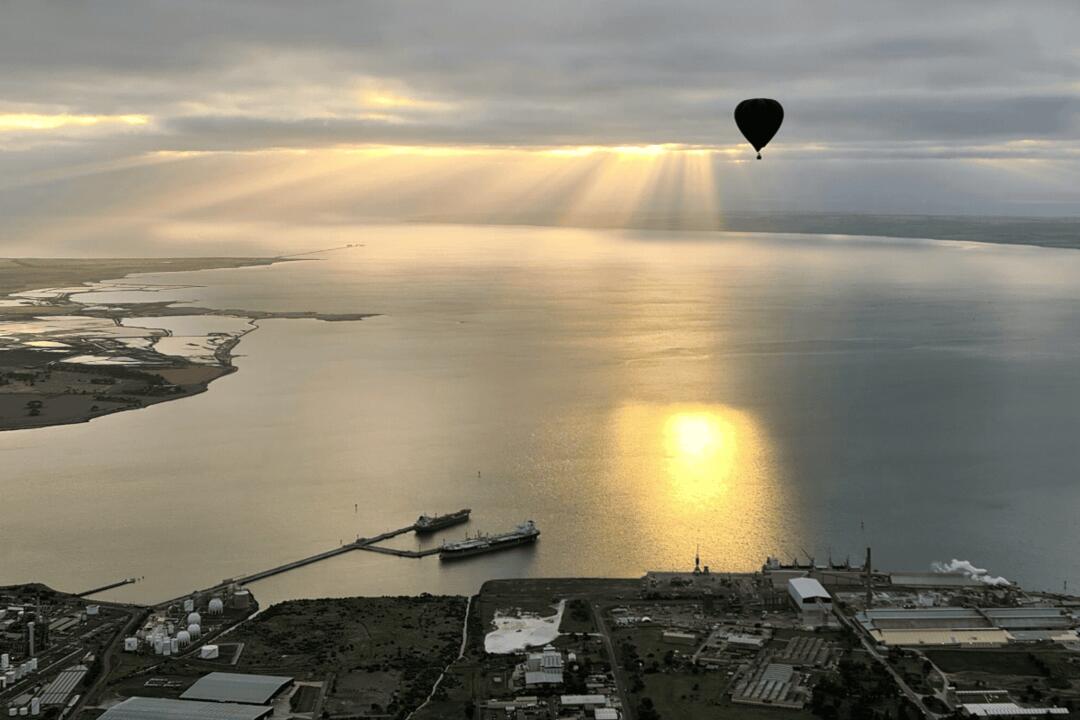 Hot Air Ballooning with Breakfast, Geelong, Child - Gift Voucher or Instant Booking - Geelong VIC