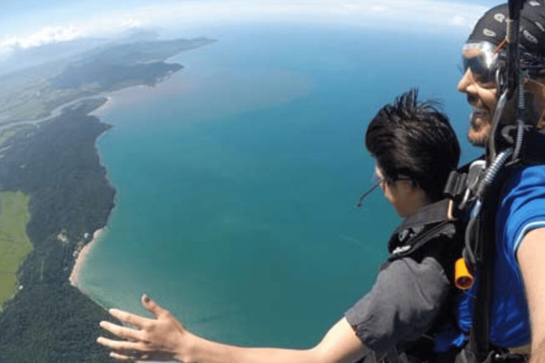 Tandem Skydive, 14 000ft at Cairns - Gift Voucher or Instant Booking - Cairns Regional QLD