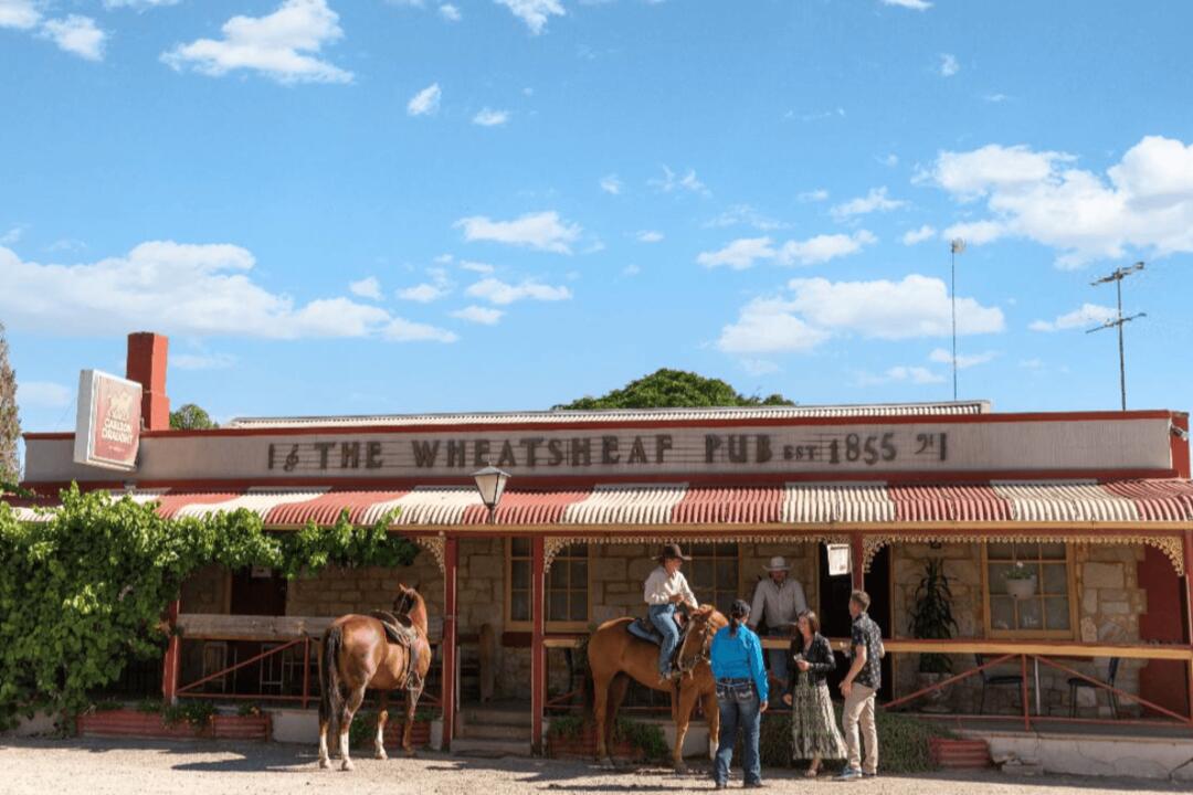 Wheatsheaf Hotel - A Helicopter Encounter for 2 - Gift Voucher or Instant Booking - Lyndoch SA