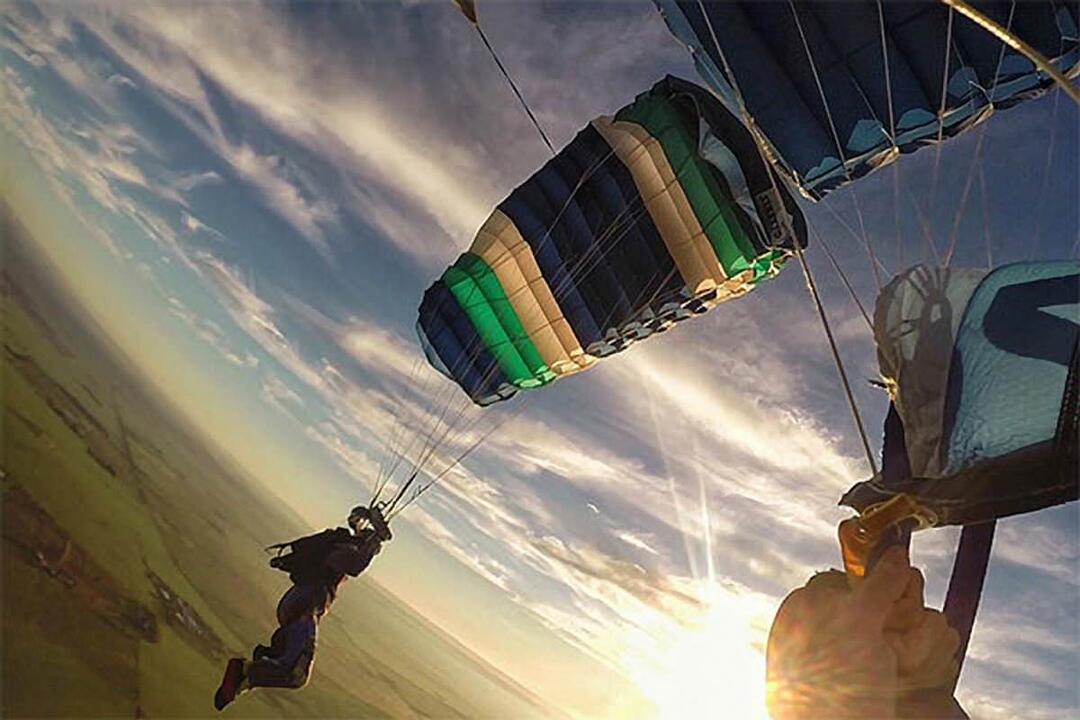 Lower Light Skydiving, 10 000 Feet Gift Voucher - Lower Light SA